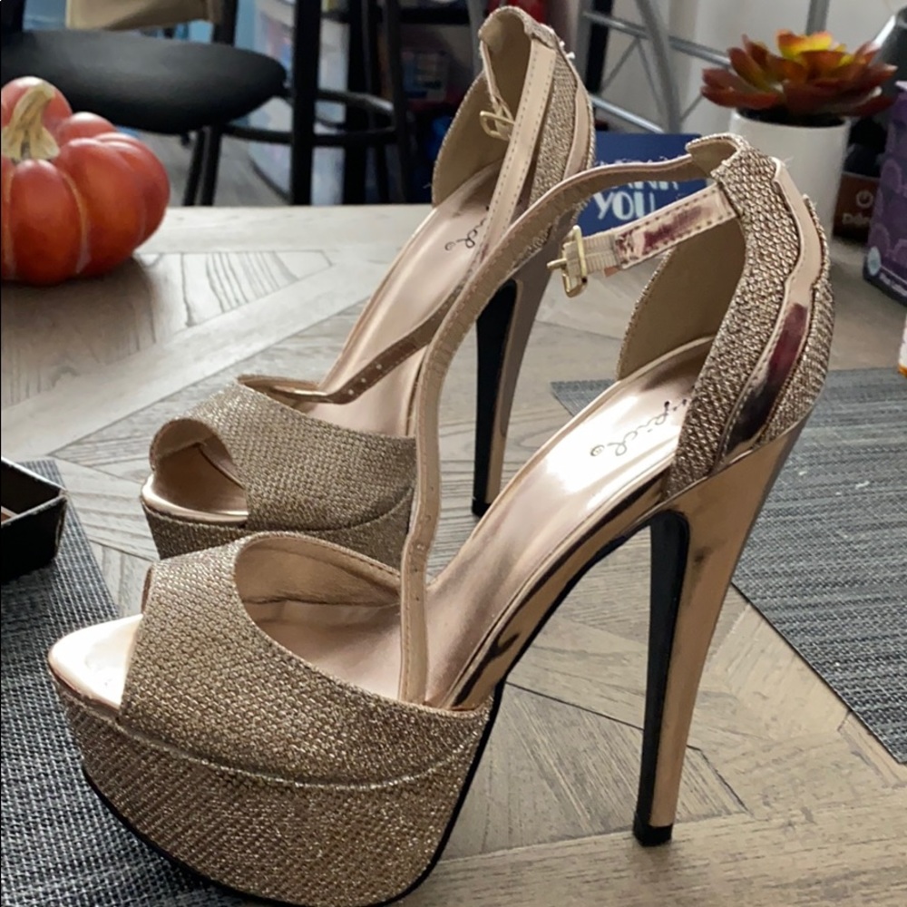 Stunning rose gold/gold heels